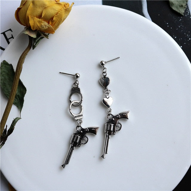 Punk Cheap Sliver Handcuffs Blade Gun Drop Earrings Creativity Jewelry Accessories Women Simple Fashion Cool Wholesale Pistols