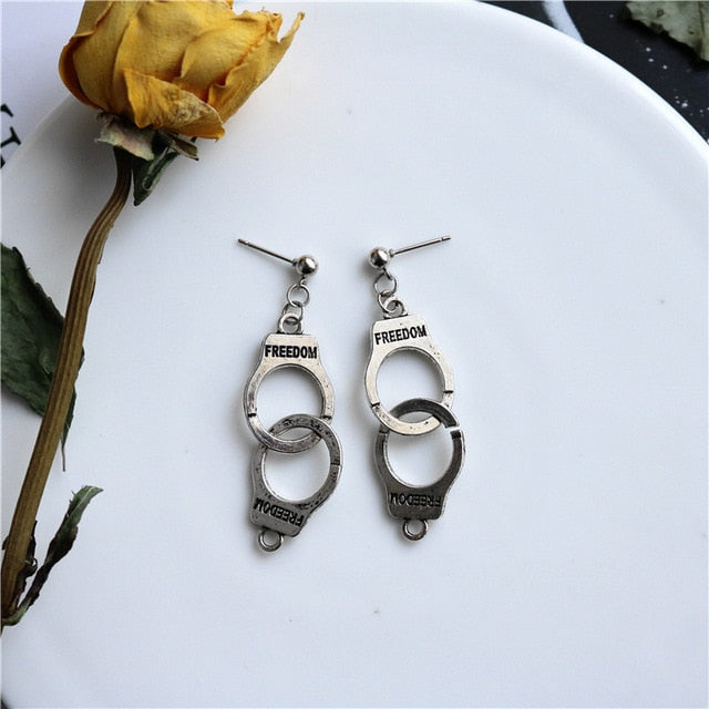 Punk Cheap Sliver Handcuffs Blade Gun Drop Earrings Creativity Jewelry Accessories Women Simple Fashion Cool Wholesale Pistols