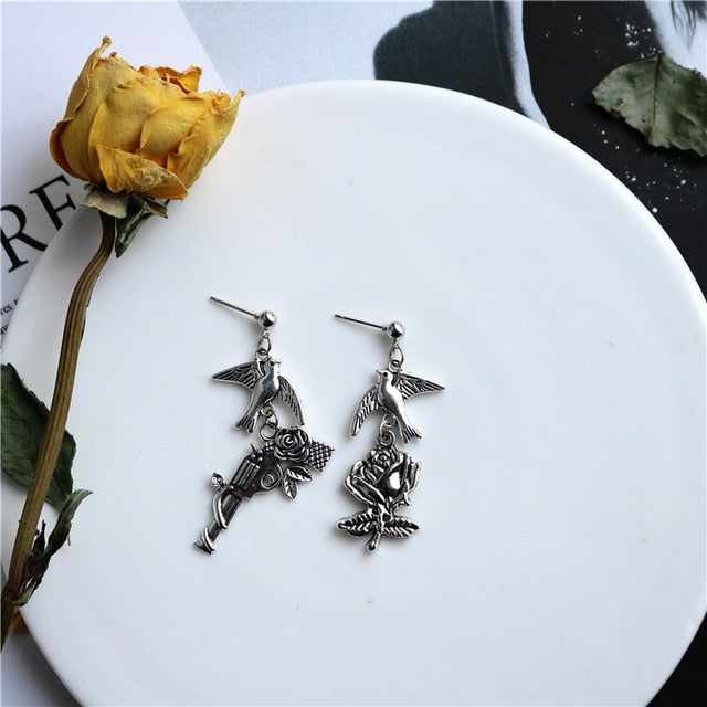Punk Cheap Sliver Handcuffs Blade Gun Drop Earrings Creativity Jewelry Accessories Women Simple Fashion Cool Wholesale Pistols