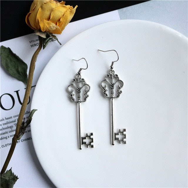 Punk Cheap Sliver Handcuffs Blade Gun Drop Earrings Creativity Jewelry Accessories Women Simple Fashion Cool Wholesale Pistols